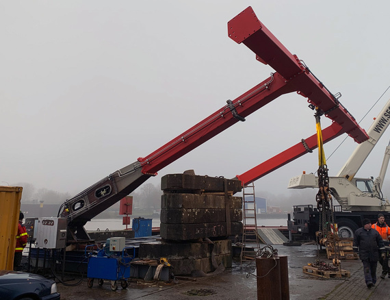 A-Frame mit 180° Bewegungsradius und iglidur Gleitlagern in der Schwenkkinematik