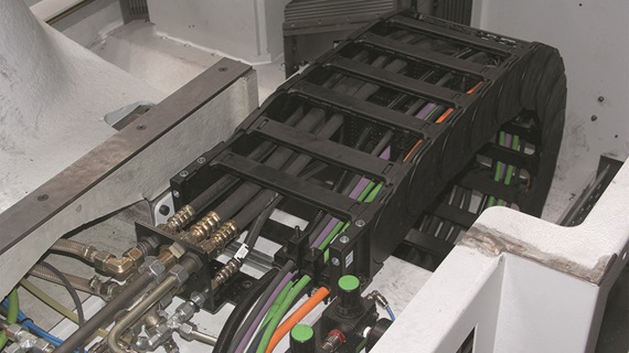 Energiekette mit chainflex-Leitungen