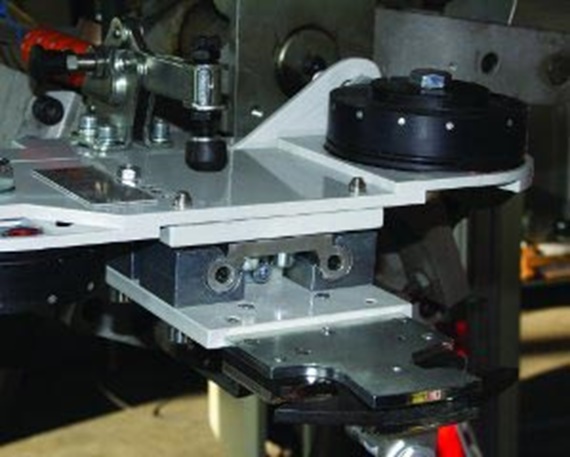 Flexibles, schmierfreies „drylin® W“-Linearführungssystem