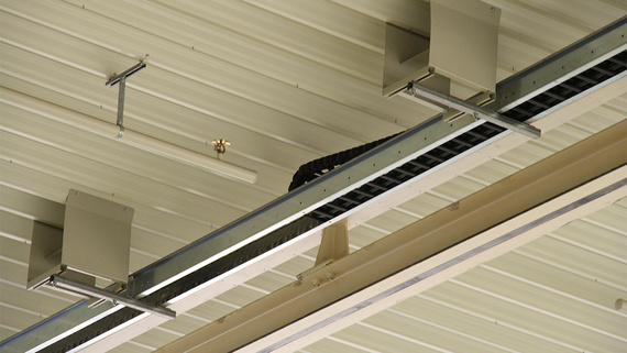 Carpenter Hallenkran Rollenenergiekette