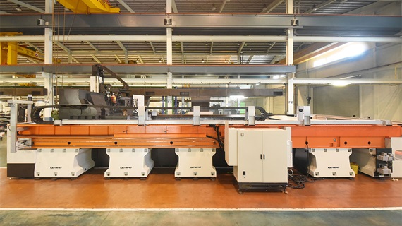 KMC-G Maschine mit Energiekette