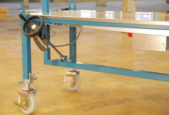 Gehrungswinkel über igus-Gewindetrieb