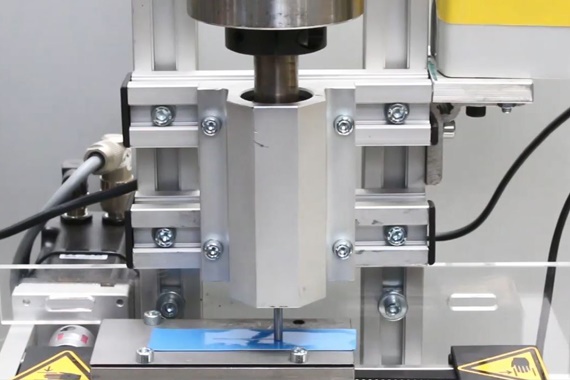 Test zum Abrieb von Tribo-Tape