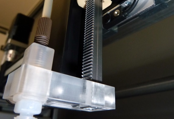 drylin GRQ-Zahnstangenachsen in einer Abfüllanlage