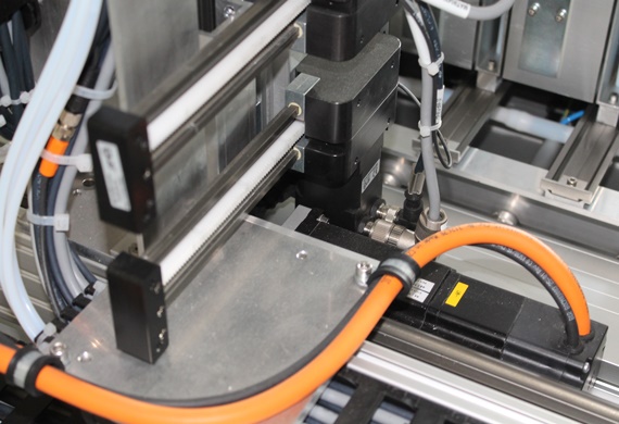 drylin GRW-Zahnstangenachsen in einer Probenvorbereitung