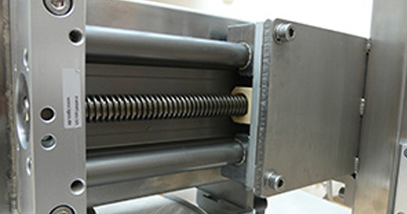 Linearachsen drylin SLW in Abfüllanlage