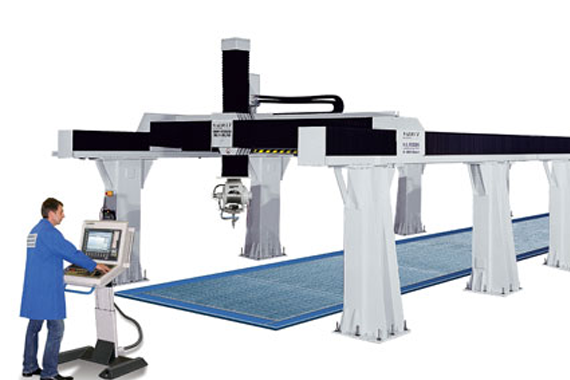 Energiekettenführung in Wasserstrahlschneidemaschine