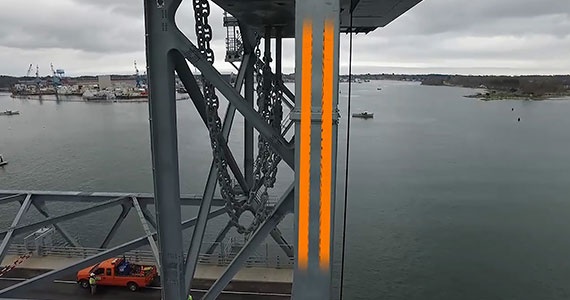 readychain an Memorial Bridge