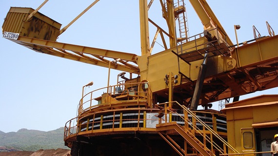 Schaufellader mit Energiekette