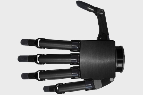 Vincent Handprothese mit individuellen Lagern aus iglidur® Halbzeugen